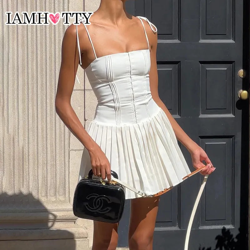 IAMHOTTY Abito corsetto senza maniche a pieghe a trapezio con fibbia bianca Cinghie con lacci Mini abiti chic Alta streetwear